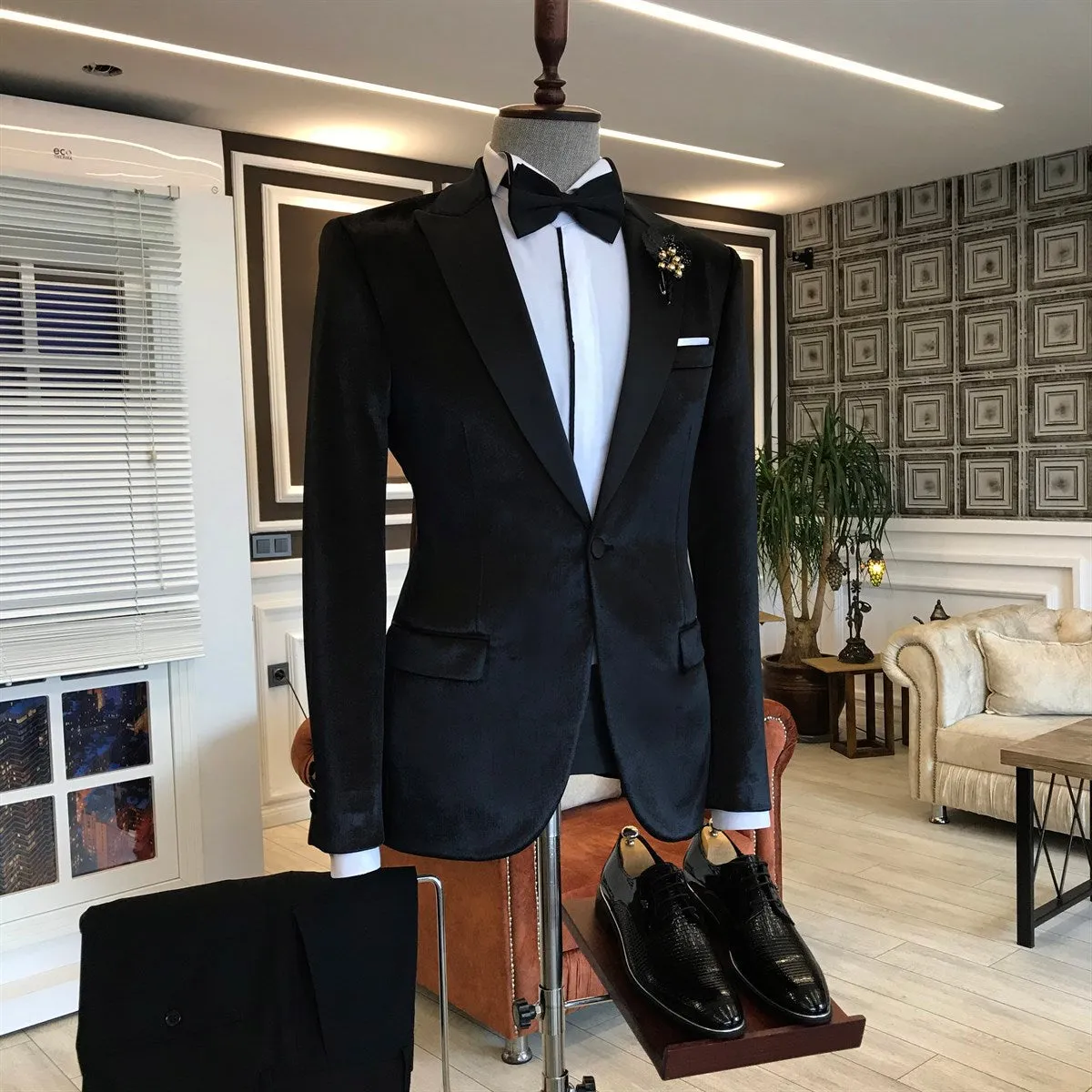Black Velvet One Button Peaked Lapel Slim Fit Men Suits