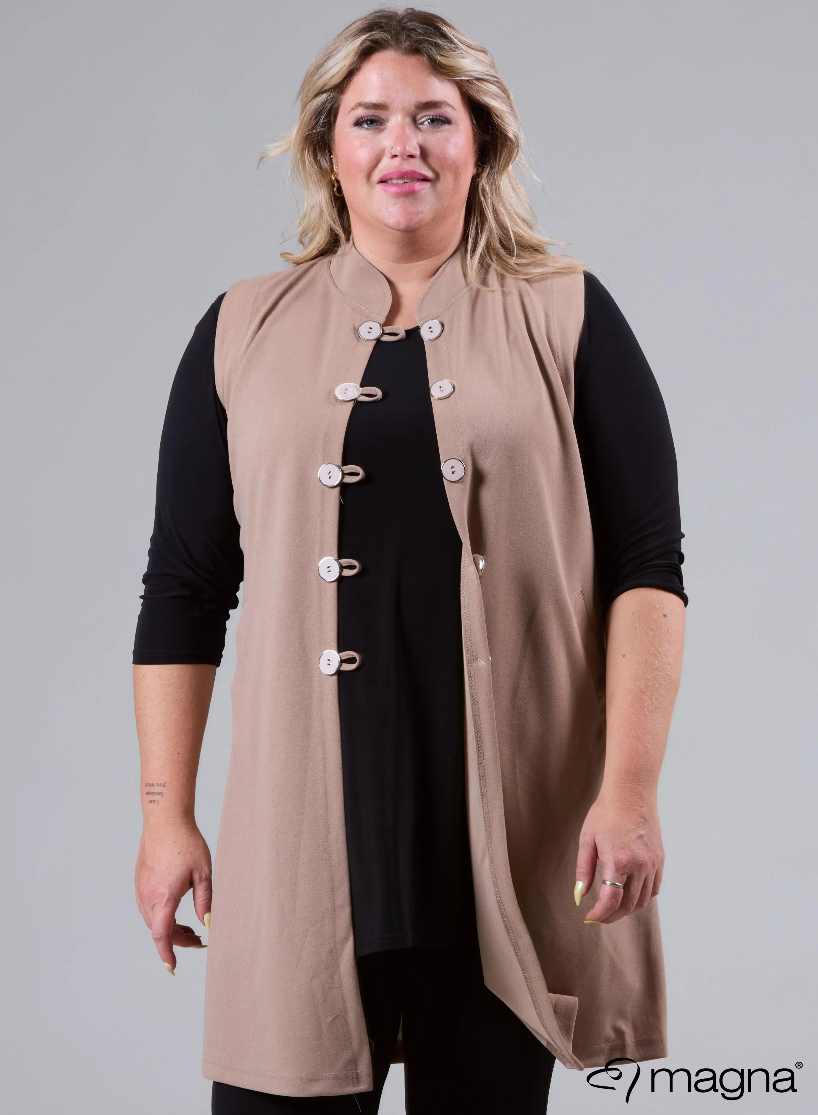Magna Button Gilet Sand