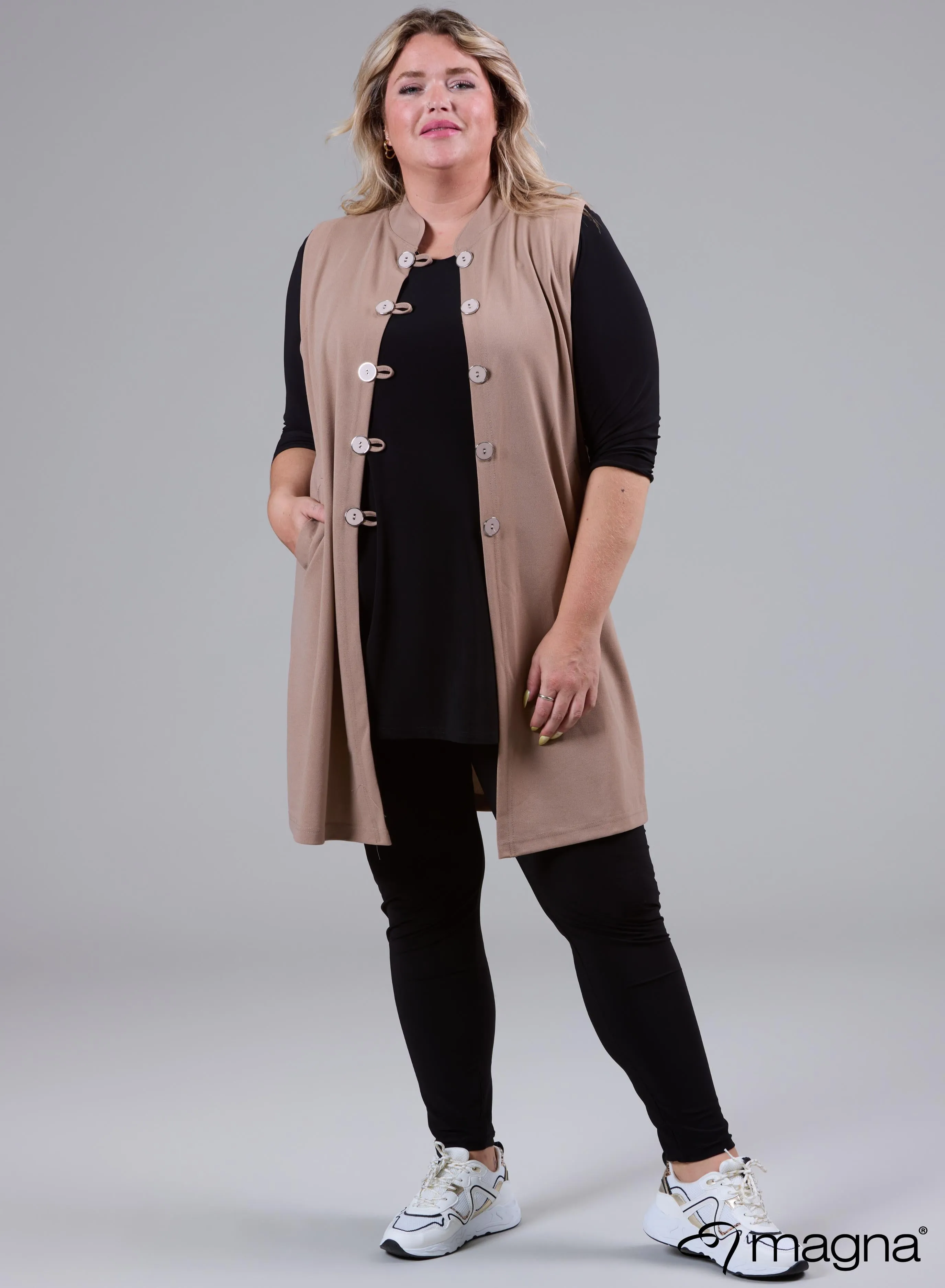 Magna Button Gilet Sand