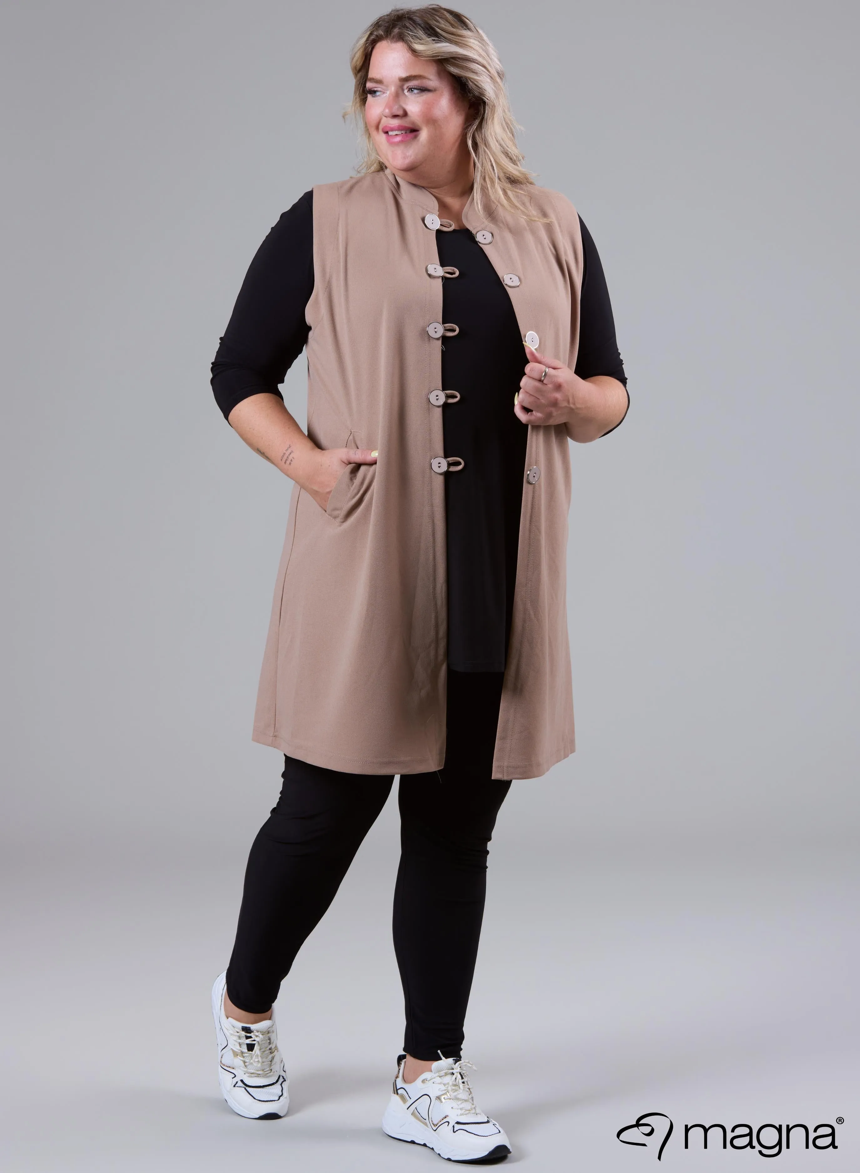 Magna Button Gilet Sand
