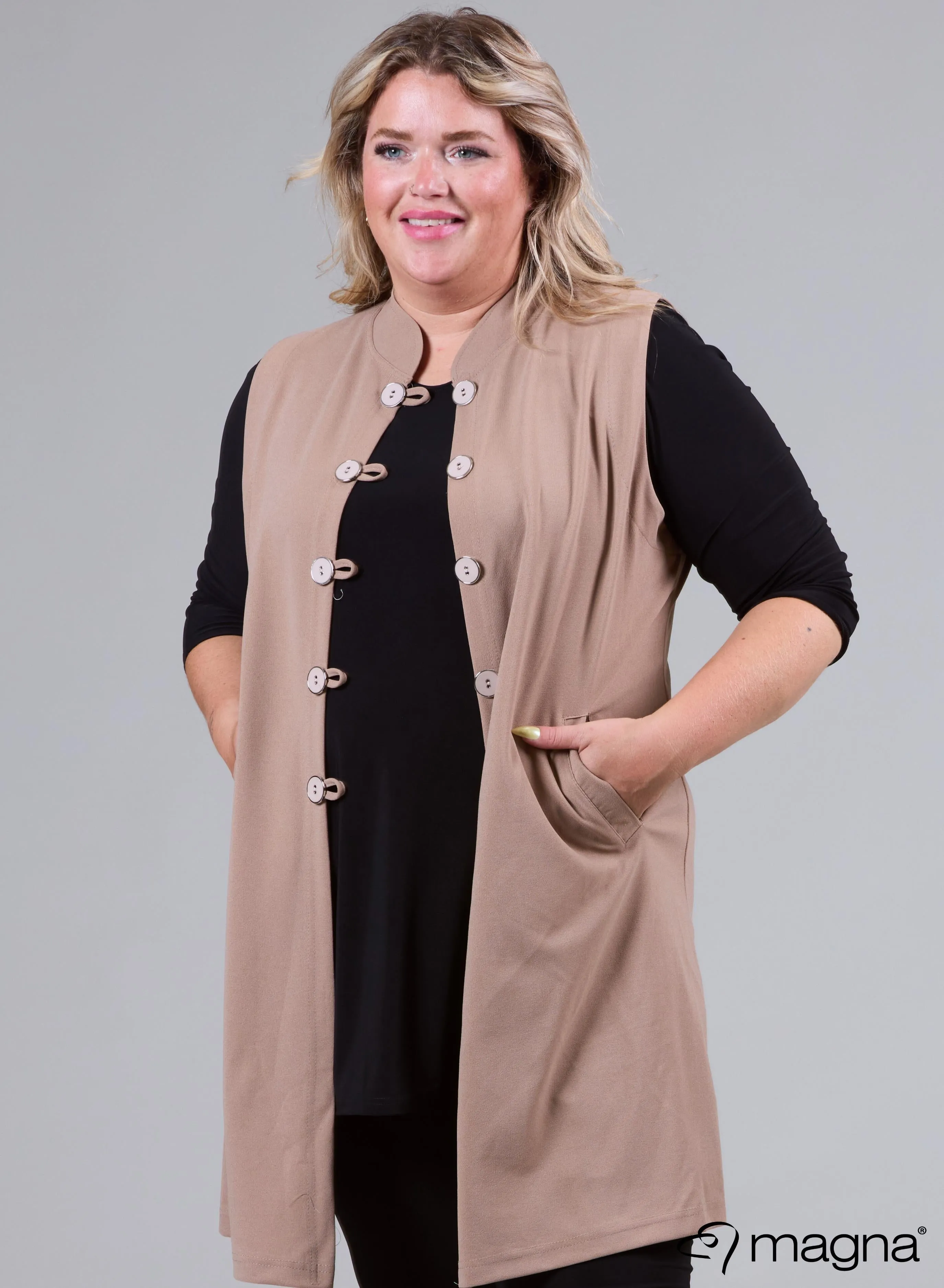 Magna Button Gilet Sand
