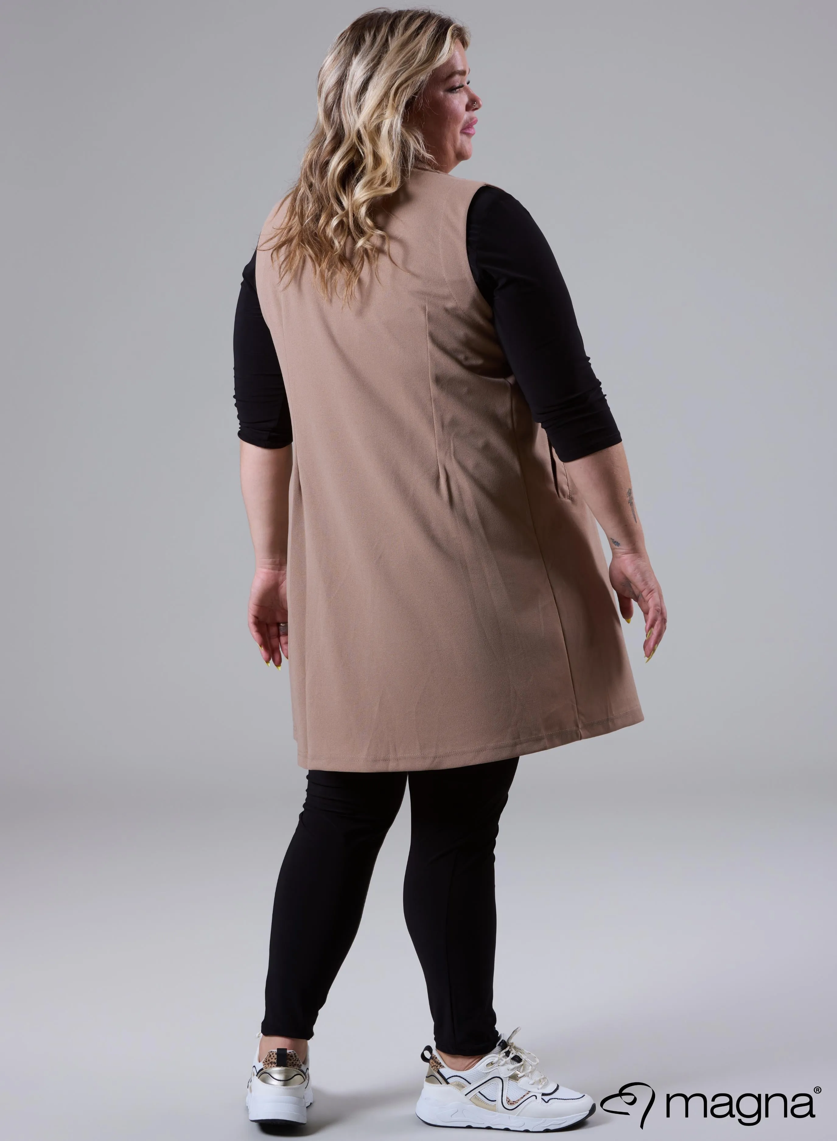 Magna Button Gilet Sand