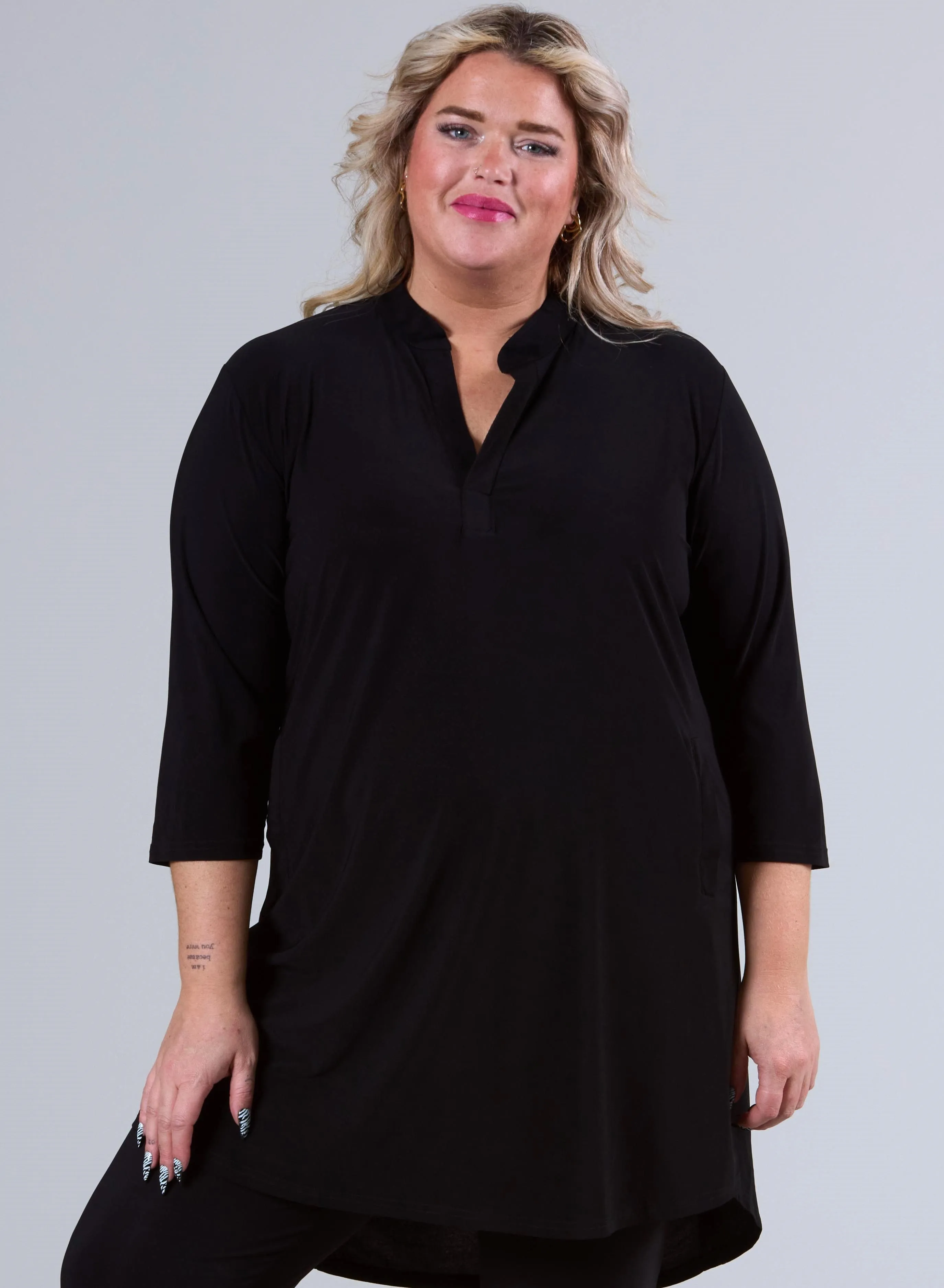 Magna Classic Pockets Tunic Black