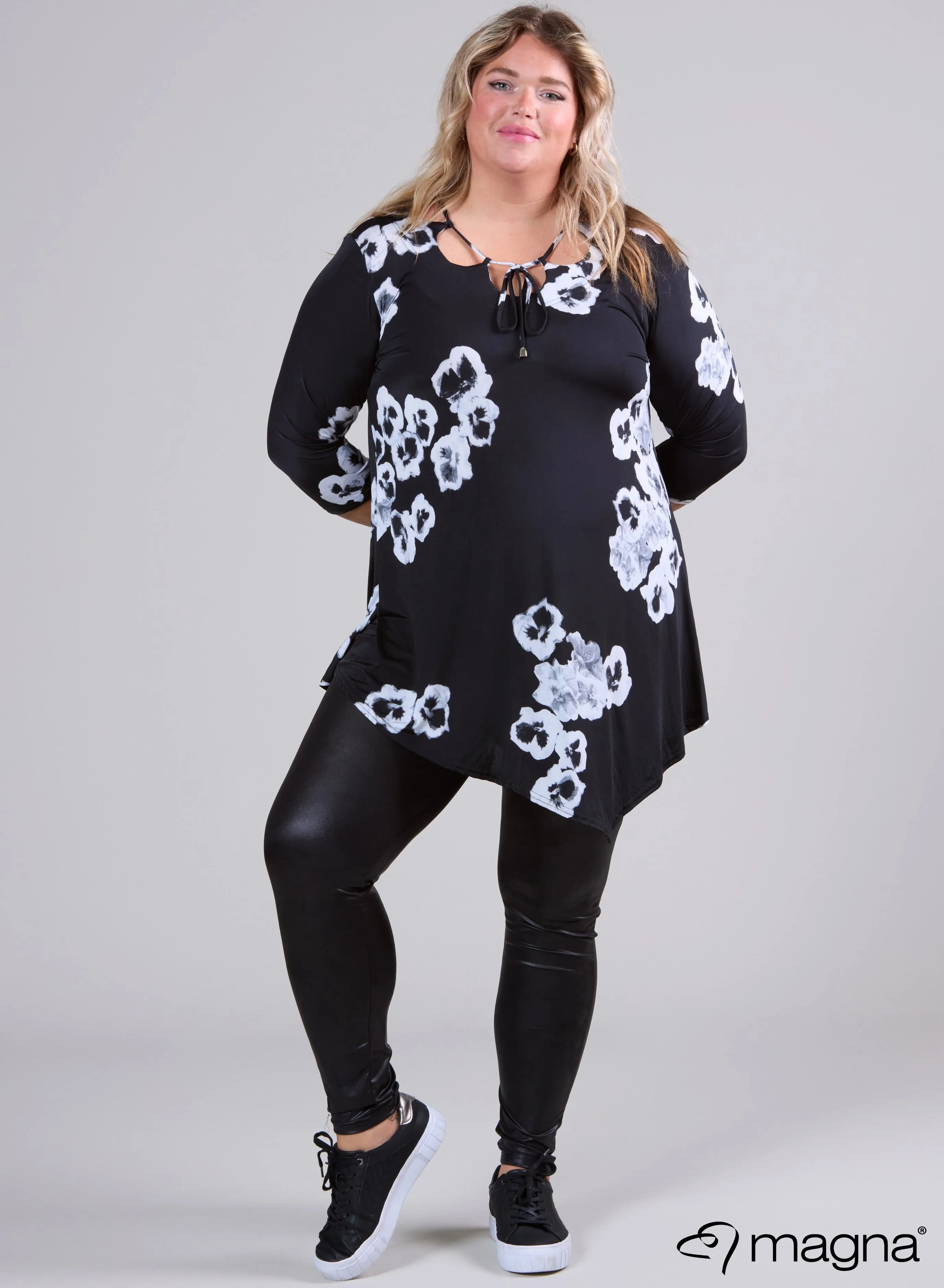 Magna String Loop Tunic White Flower