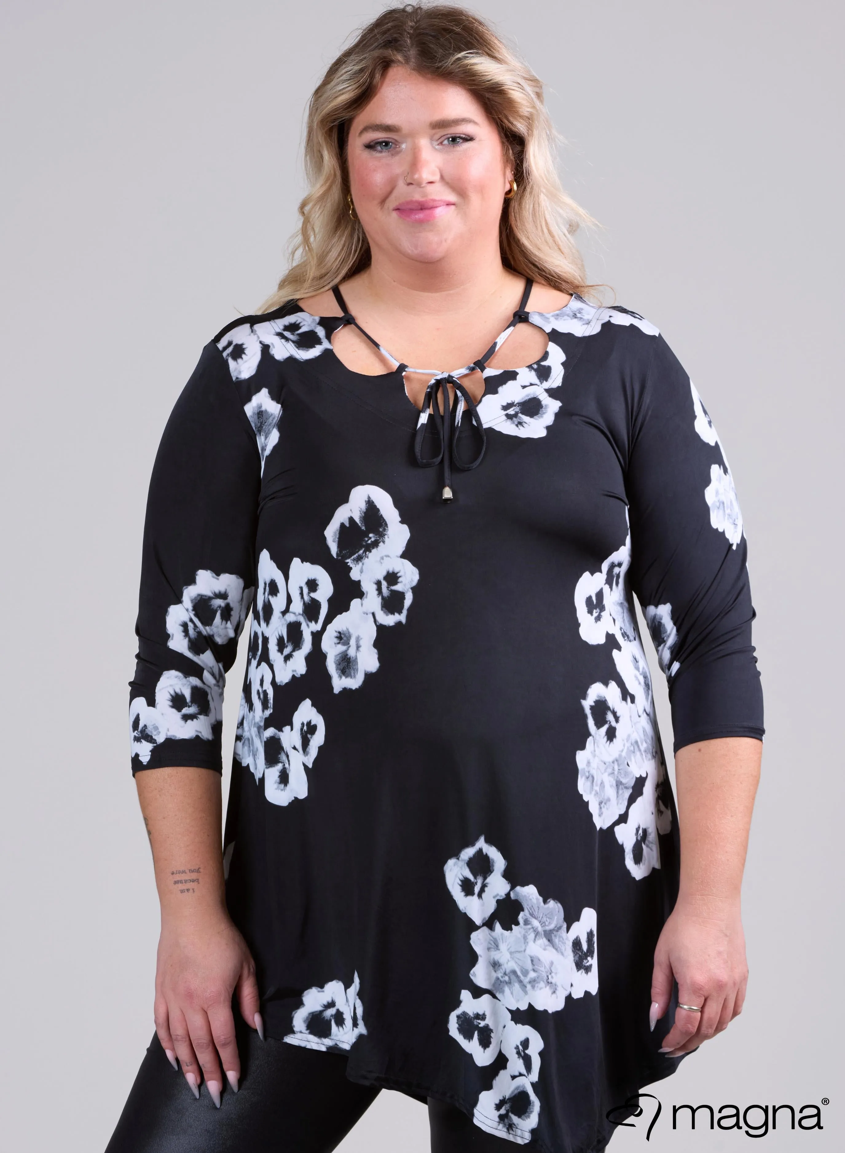 Magna String Loop Tunic White Flower