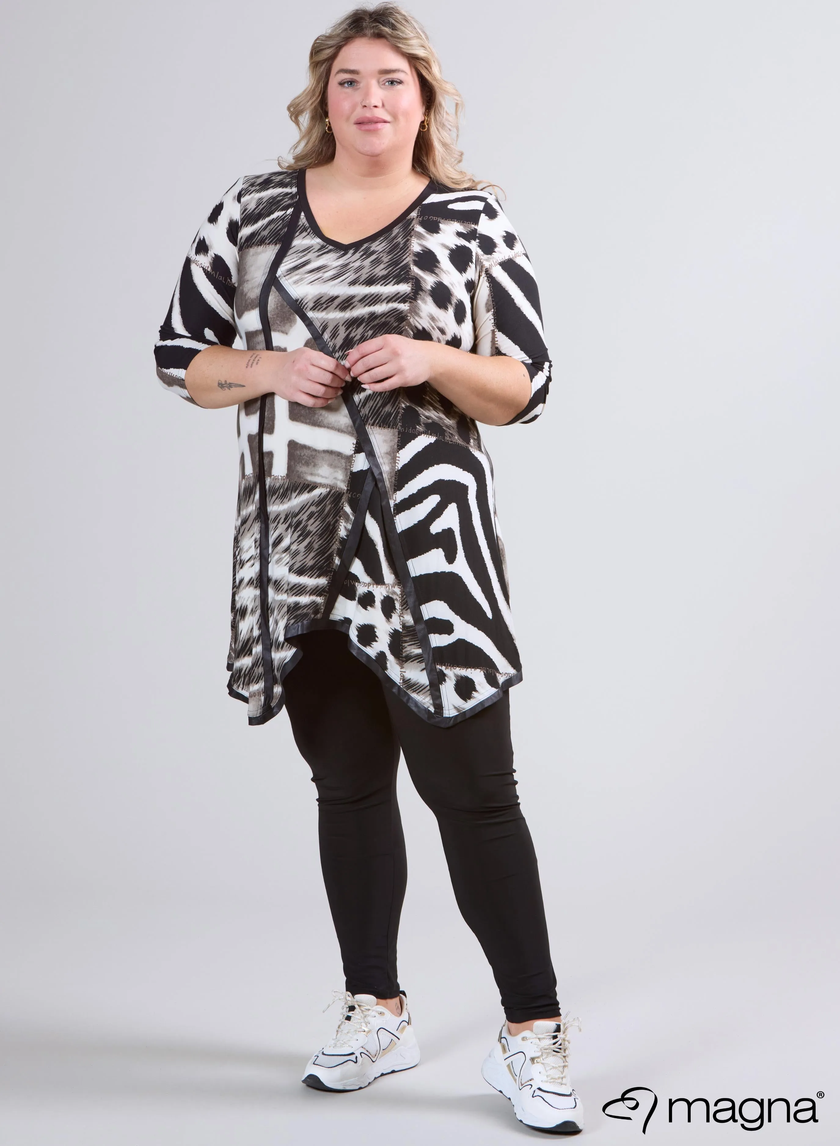 Magna Triangle Tunic Animal Design Sand