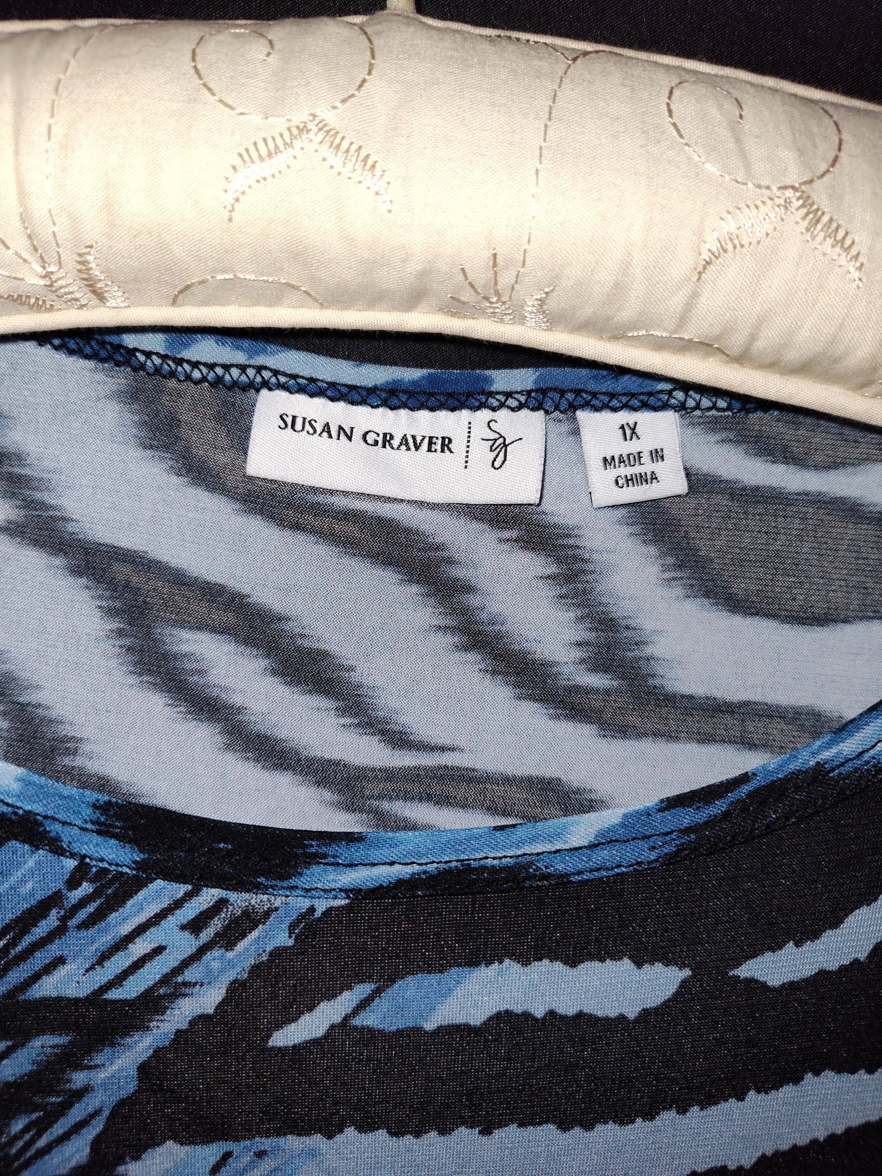 Susan Graver Blue Leopard V-neck 3/4 Sleeve Tunic - Size 1x