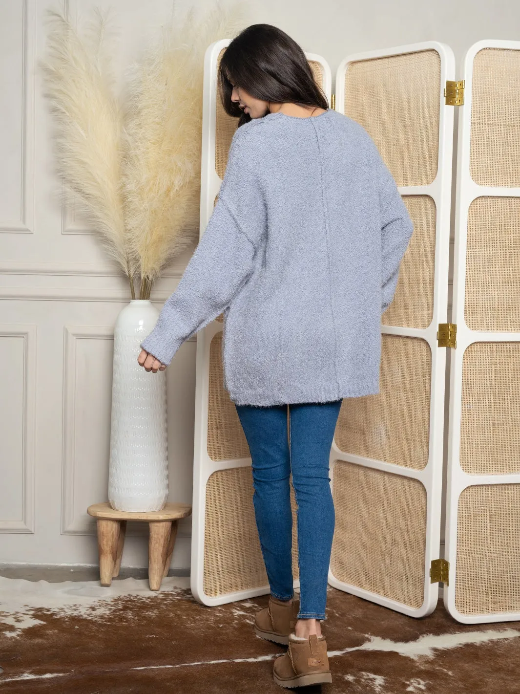 WOMEN'S OVERSIZED V-NECK PULLOVER SWEATER